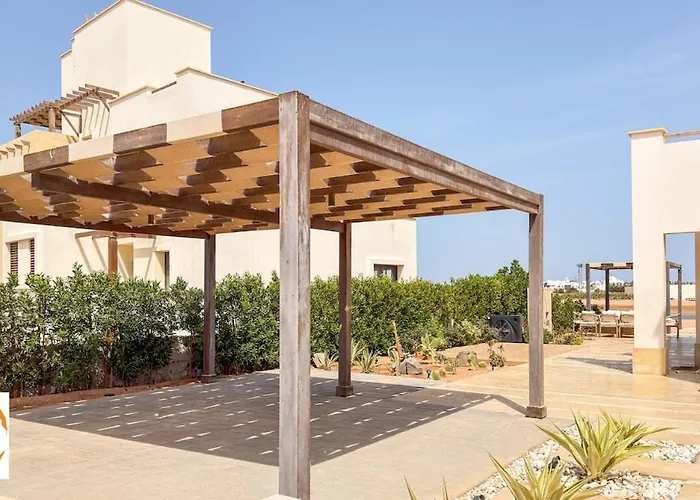 4Br Lux Villa, Heated Pool & Nanny Room ! Near Marina