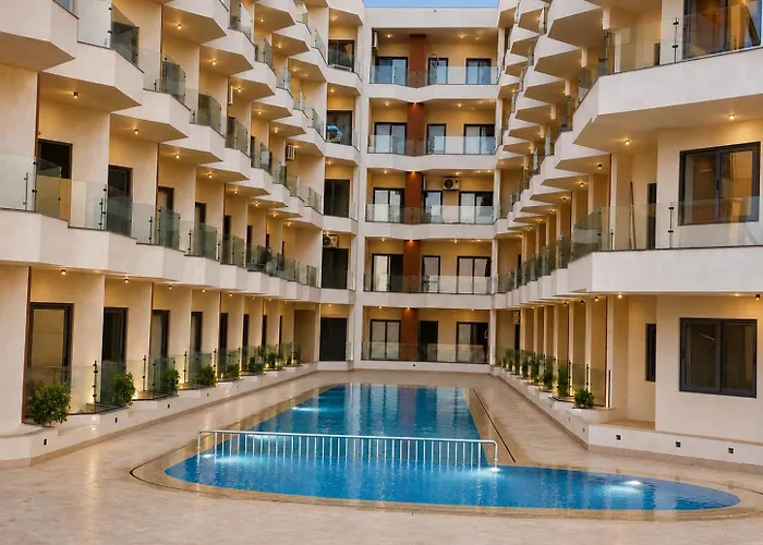 Sea-View Studio, Sunrise Balcony & Beach & Pool