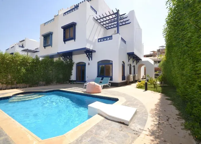 Luxury 4 Bedroom Villa For Rent In Amaros