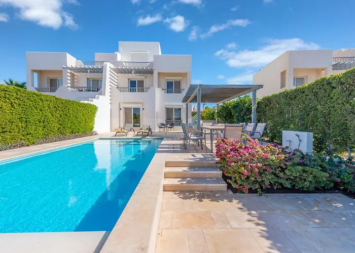 Ollystays Luxury 4Br Villa, Heated Pool, Joubal Lagoon View !