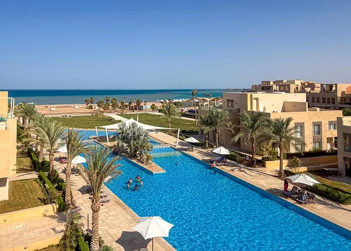 Walk To Beach, Seaview 2Br, Pool Free Access, Mangroovy! Ollystays