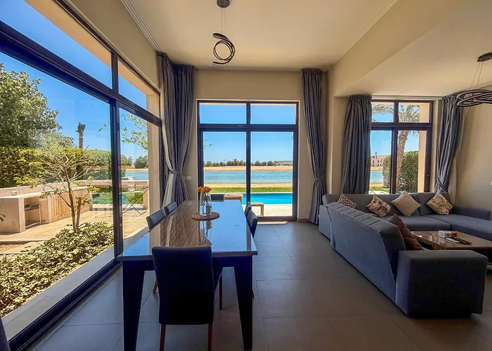 Ollystays Elegant 4Br Heated Pool Villa, Nanny Room! Elgouna