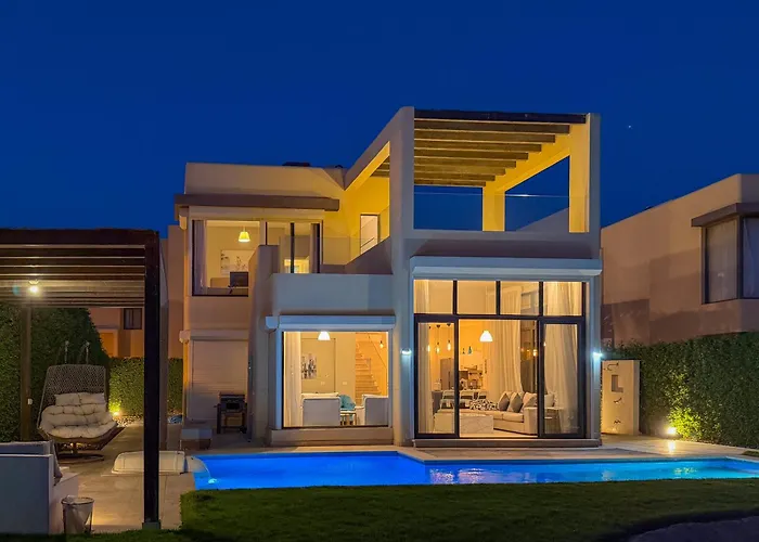 Stunning Tawila Lagoon Pool 4Br Villa, Nanny Room