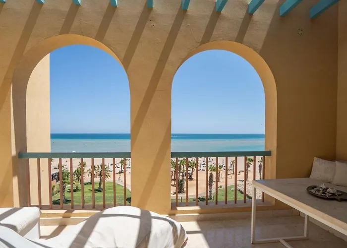 Dreamy Seafront 2Br- Panoramic Sea Views- El Gouna