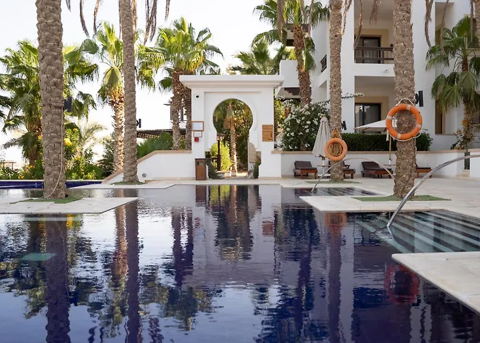 Scenic Cosy Nest - Infinity Pool - Ancient Sands