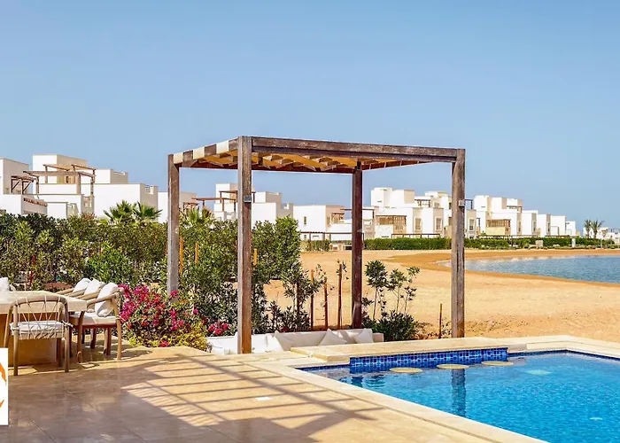 4Br Lux Villa, Heated Pool & Nanny Room ! Near Marina
