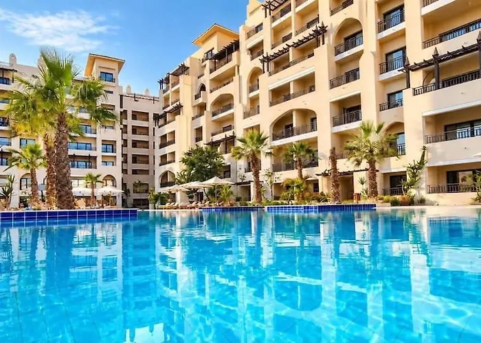 Luxury Modern 1-Bedroom Apartment In Aldau Heights